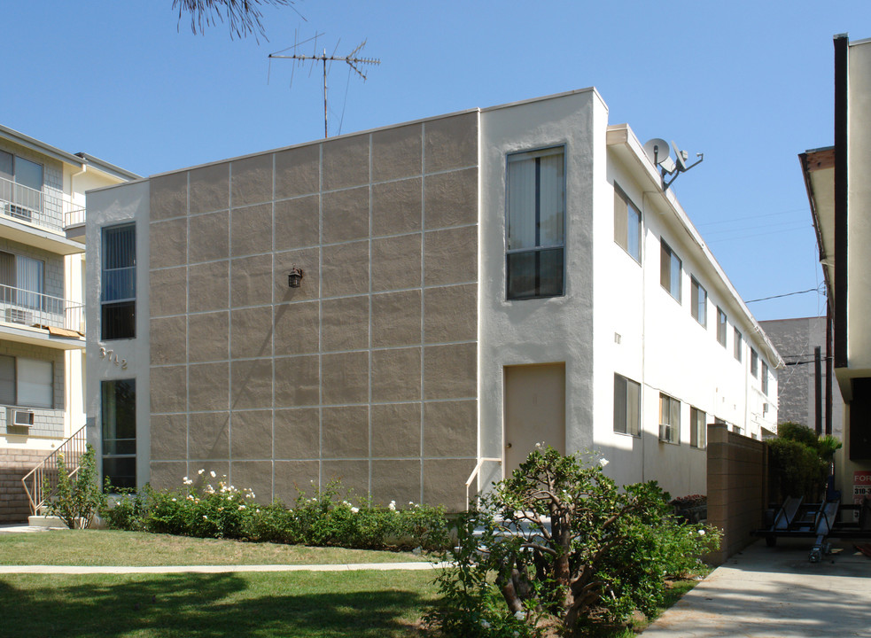 3742 S Canfield Ave in Los Angeles, CA - Foto de edificio