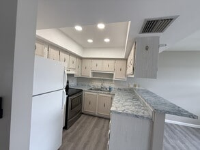 22333 Edgewater Dr, Unit B4 in Port Charlotte, FL - Building Photo - Building Photo