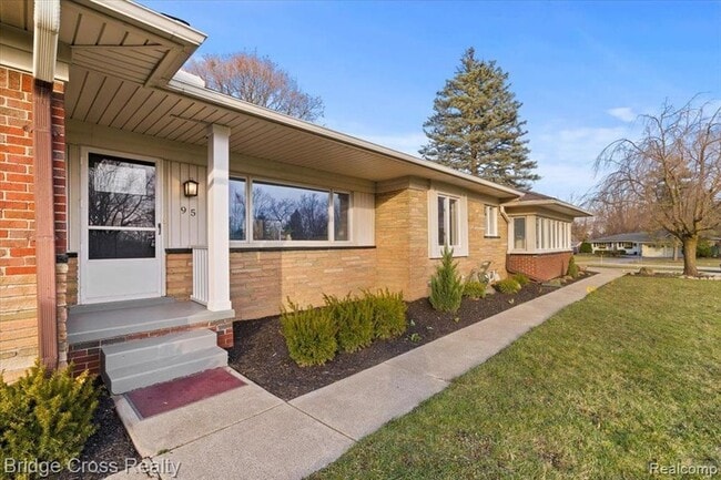 95 Hillsdale Rd in Bloomfield Hills, MI - Building Photo - Building Photo