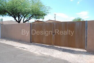 2020 E Grant Rd in Tucson, AZ - Foto de edificio - Building Photo