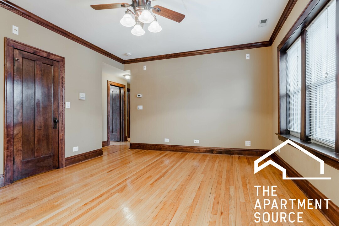 2920 W Cullom Ave, Unit 1e in Chicago, IL - Foto de edificio
