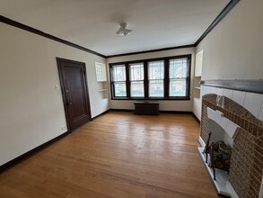 1943 Wesley Ave, Unit 201 in Berwyn, IL - Building Photo - Building Photo