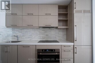 2803-65-565 St Mary St in Toronto, ON - Building Photo - Building Photo