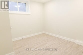1046 Caven St in Mississauga, ON - Building Photo - Building Photo