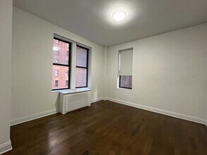 200 W 58th St, Unit 07D in New York, NY - Foto de edificio - Building Photo