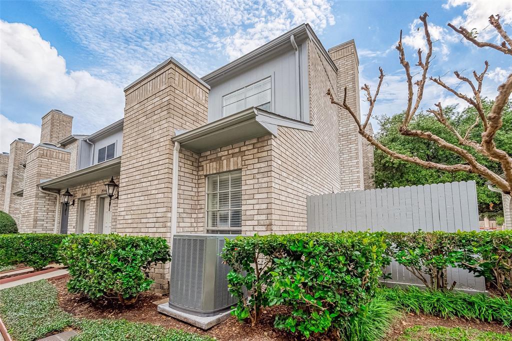 7348 Regency Square Ct in Houston, TX - Building Photo