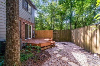 30 Willowwood Cir in Spring, TX - Foto de edificio - Building Photo