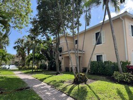 2807 Veronia Dr in Palm Beach Gardens, FL - Building Photo