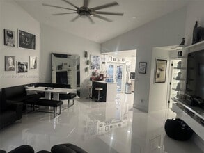 1131 SW 110th Ave in Pembroke Pines, FL - Building Photo - Building Photo