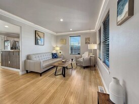 237 W Alder St in Sequim, WA - Building Photo