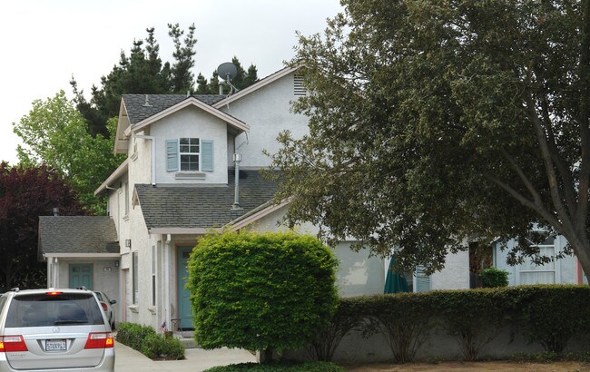 64-66 Keystone Ave in Morgan Hill, CA - Foto de edificio - Building Photo