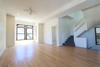 800 S Loomis St, Unit 2 in Chicago, IL - Foto de edificio - Building Photo