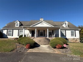 14009 Thompson Rd in Mint Hill, NC - Building Photo