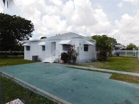 2230 NW 58th St in Miami, FL - Building Photo