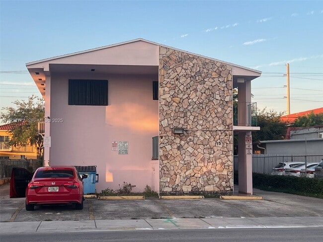 15 W 9th St in Hialeah, FL - Building Photo - Building Photo