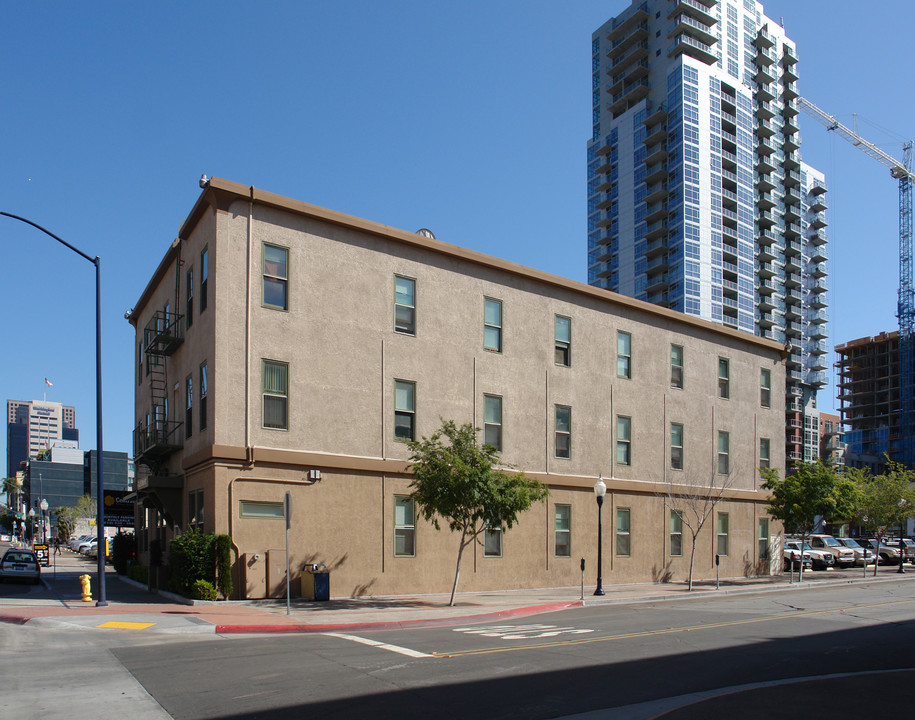 Clermont/Coast Hotel in San Diego, CA - Building Photo