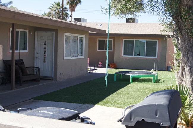 2241 Ellis St, Unit B in North Las Vegas, NV - Building Photo - Building Photo