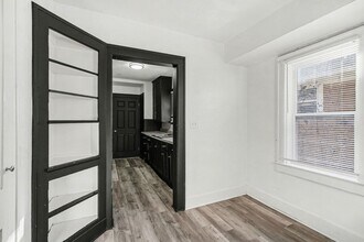 2219 E Gregory Blvd in Kansas City, MO - Building Photo - Building Photo