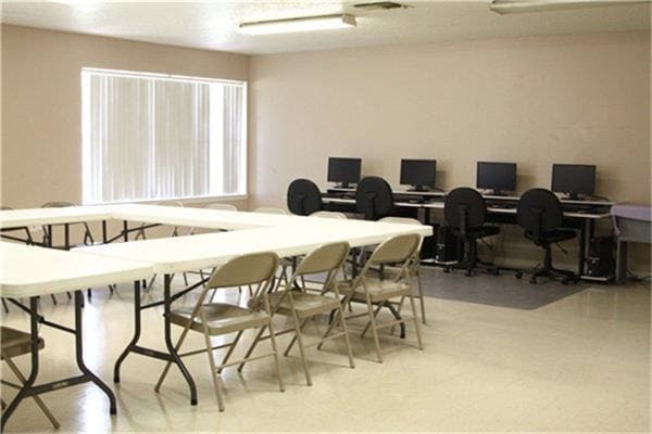 1301 S Tyler St in Beeville, TX - Building Photo - Building Photo