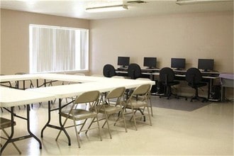 1301 S Tyler St in Beeville, TX - Building Photo - Building Photo