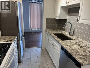 225 Harvard Pl in Waterloo, ON - Building Photo - Building Photo