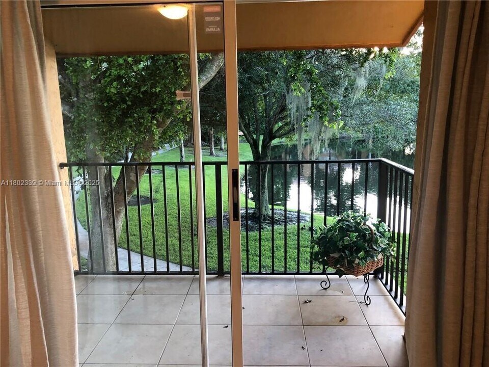 10717 Cleary Blvd, Unit 202 in Plantation, FL - Foto de edificio