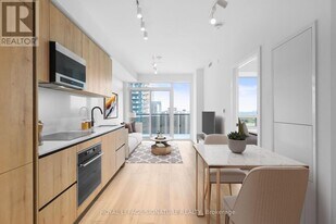 117 Broadway Ave in Toronto, ON - Building Photo