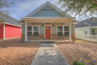 1378 Hanz Dr in New Braunfels, TX - Building Photo - Building Photo