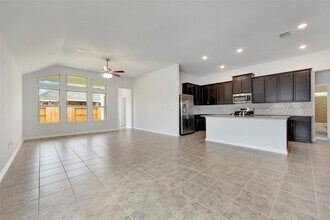 2207 Villa Flora Ln in Friendswood, TX - Building Photo - Building Photo