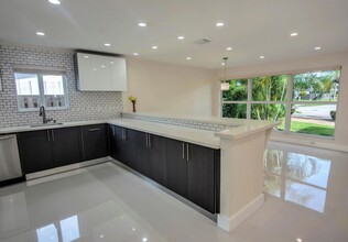 1126 Johnson St in Hollywood, FL - Building Photo - Building Photo