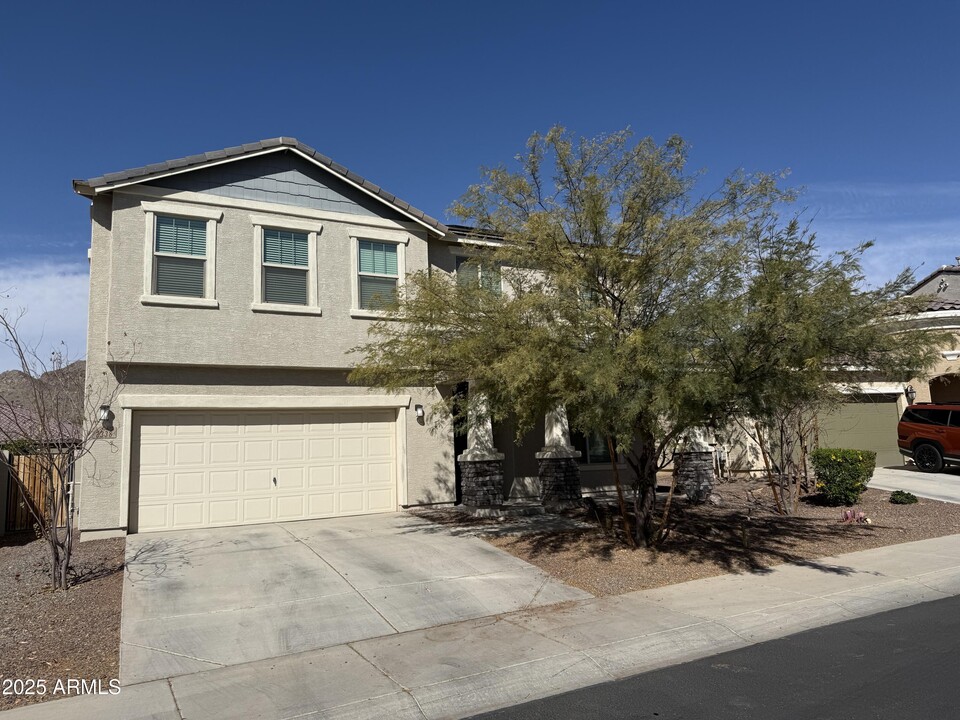 2338 N 212th Dr in Buckeye, AZ - Foto de edificio