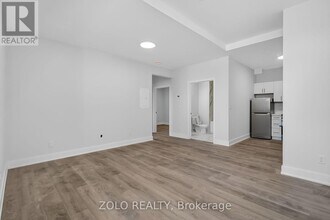 206 Wellington St in Wallaceburg, ON - Building Photo - Building Photo