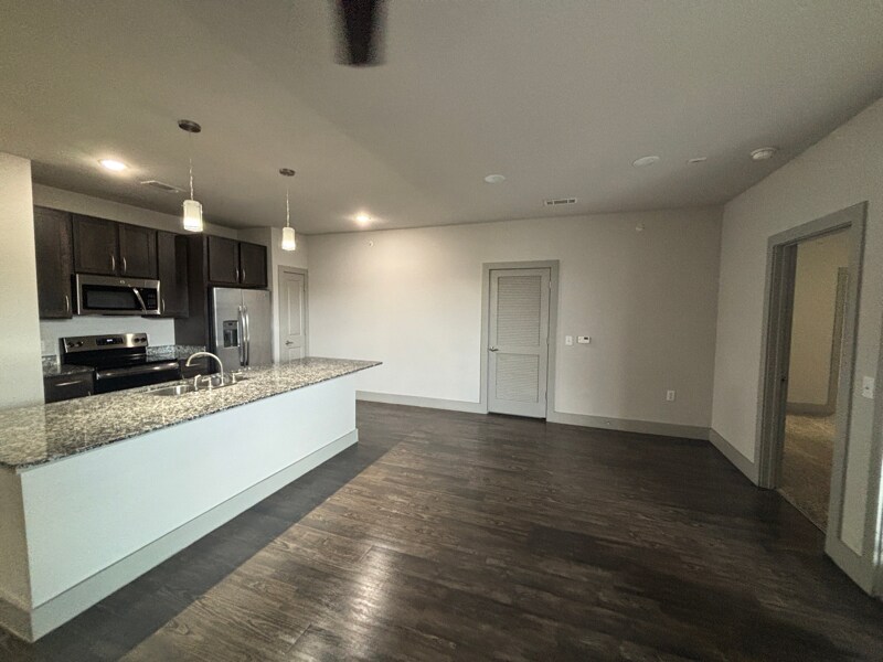 20400 Marketplace Ave in Kyle, TX - Foto de edificio