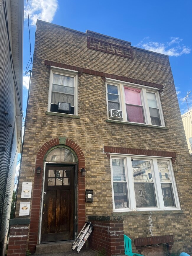 579 Liberty Ave, Unit B