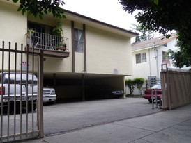 Radford Apartments in North Hollywood, CA - Foto de edificio - Building Photo