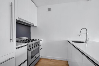 301 W 53rd St in New York, NY - Building Photo - Building Photo