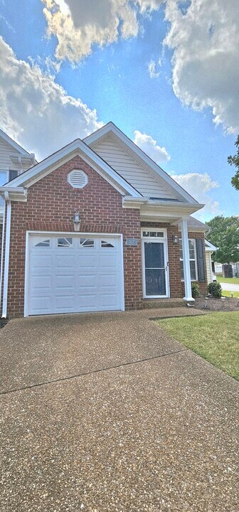 27 Fawn Creek Pass in Nashville, TN - Building Photo
