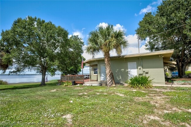 2175 Lakeview Dr in Sebring, FL - Building Photo - Building Photo
