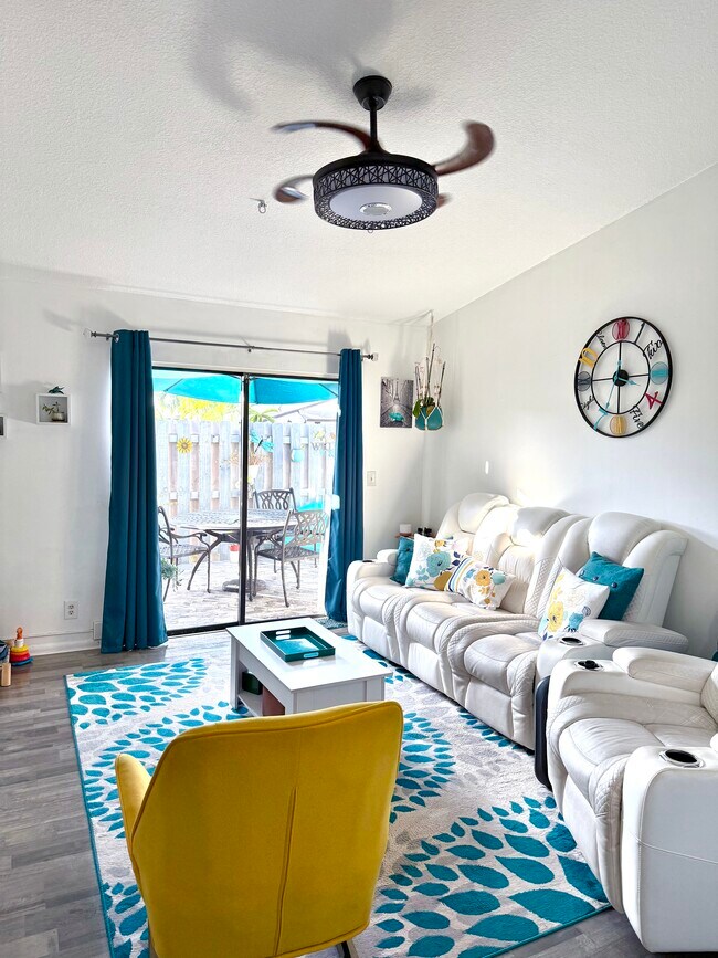 4938 Alder Dr, Unit Alder Dr in West Palm Beach, FL - Foto de edificio - Building Photo