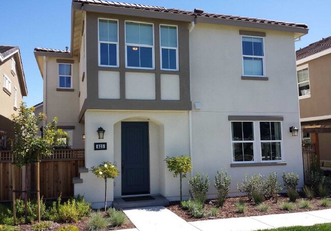625 Montage Cir in East Palo Alto, CA - Foto de edificio - Building Photo