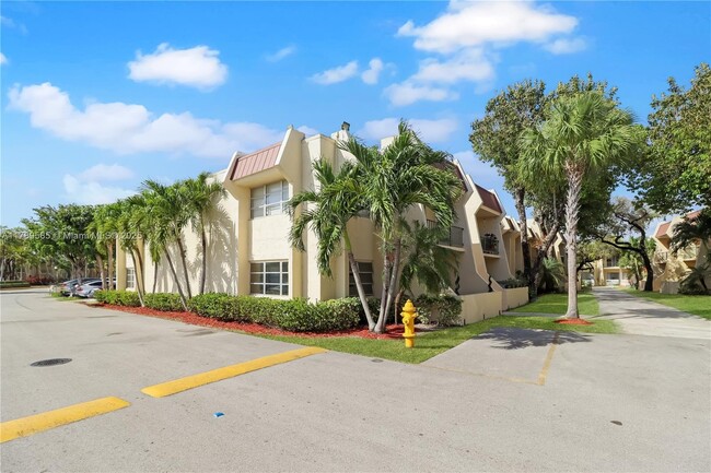 13934 SW 90th Ave in Miami, FL - Building Photo - Building Photo