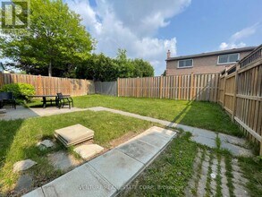 55 Batson Dr in Aurora, ON - Building Photo - Building Photo