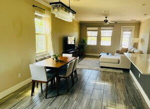 4208 Cadence Loop in Land O Lakes, FL - Foto de edificio - Building Photo