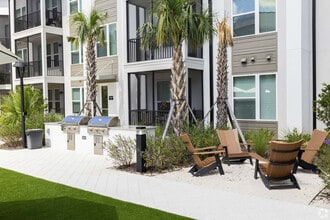 Mira at Palmer Ranch in Sarasota, FL - Foto de edificio - Building Photo