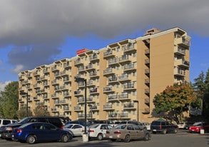 Coronado Springs in Seattle, WA - Building Photo