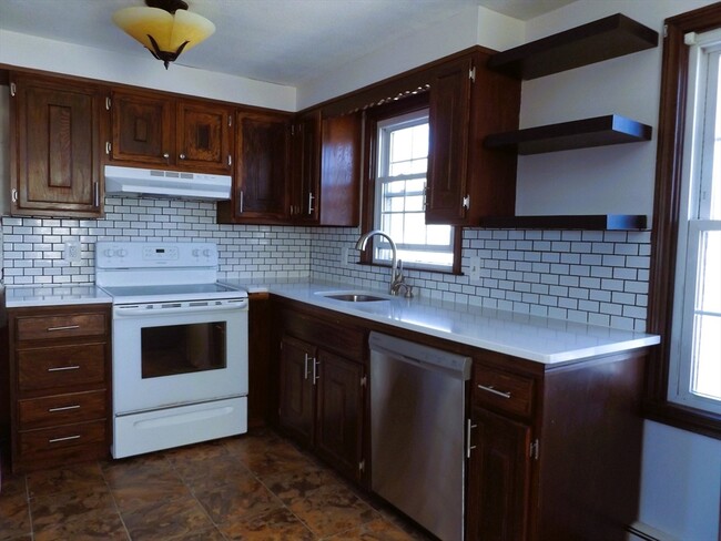 28 Greenwich St-Unit -2 in Attleboro, MA - Building Photo - Building Photo