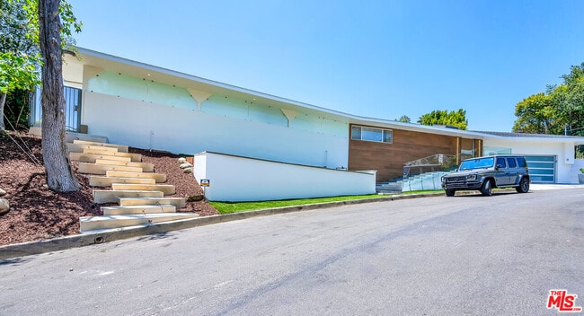 849 Glenmere Way in Los Angeles, CA - Building Photo - Building Photo