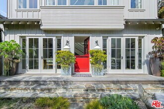 821 Nowita Pl in Los Angeles, CA - Building Photo - Building Photo