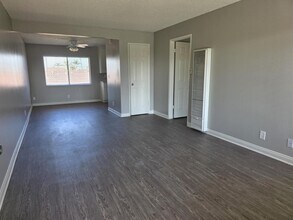 Casa de Mesa Apartments in Anaheim, CA - Foto de edificio - Building Photo