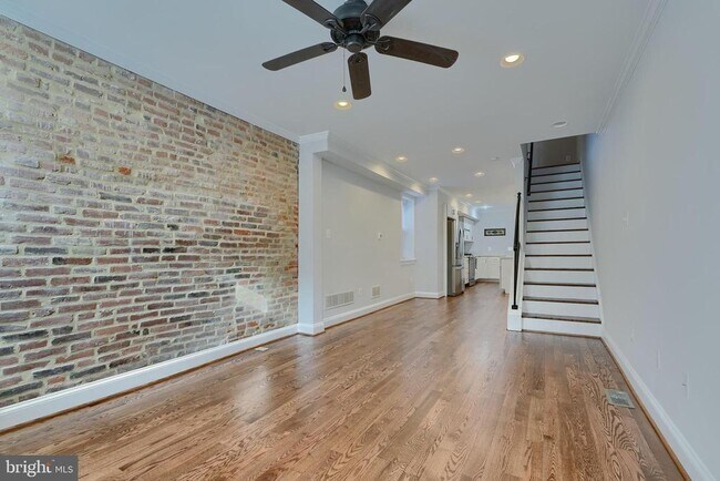 202 E Cross St in Baltimore, MD - Building Photo - Building Photo